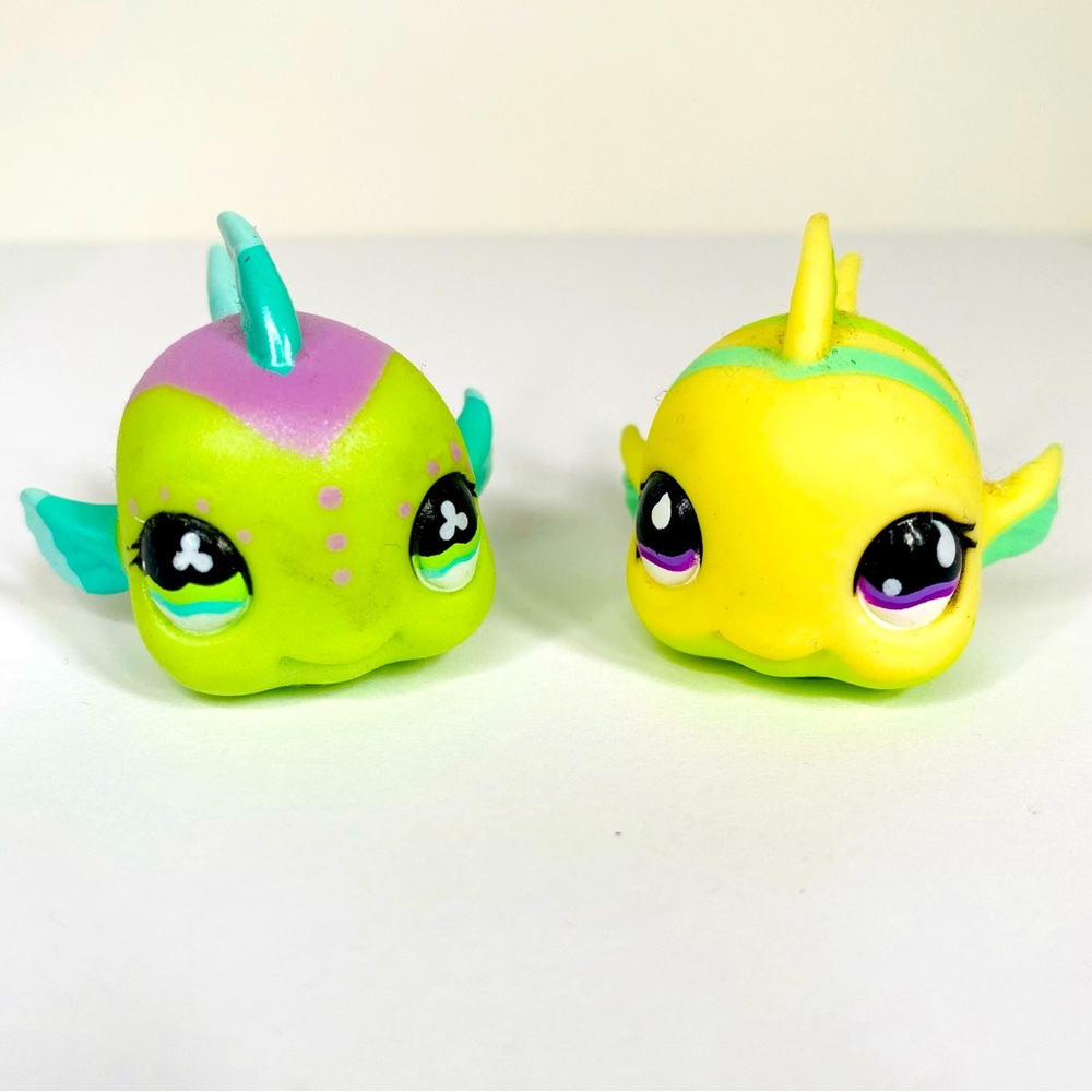 Littlest Pet Shop LPS #519 Yellow Striped Fish and #514 Green Purple Spots Fish
